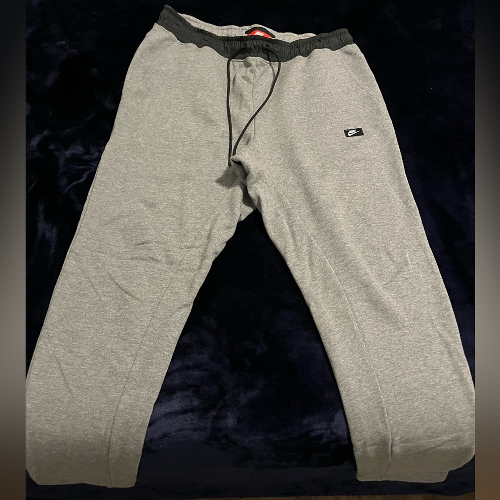 Nike Men’s jogger sweatpants
